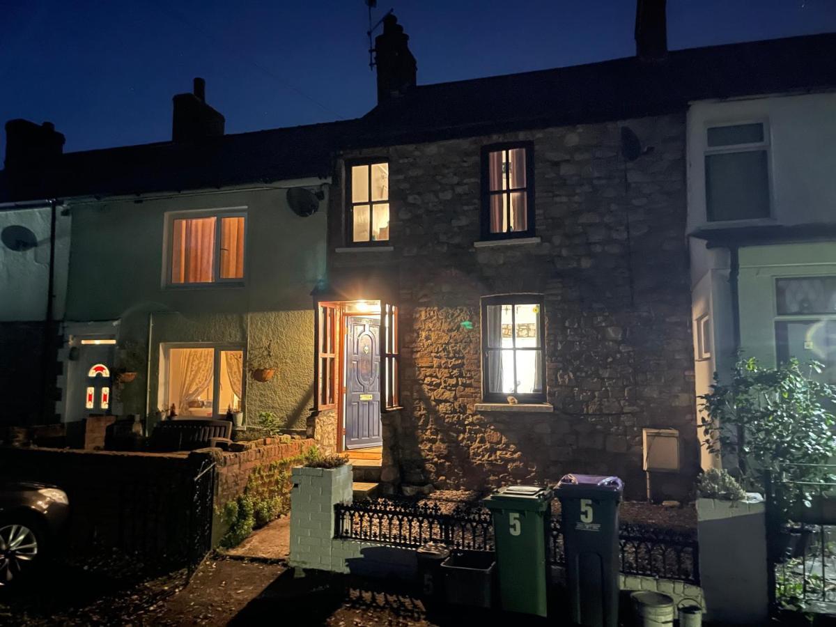 Traditional Cosy Pet Friendly Cottage By The Canal With Cymru Holidays Cwmbran Exterior foto