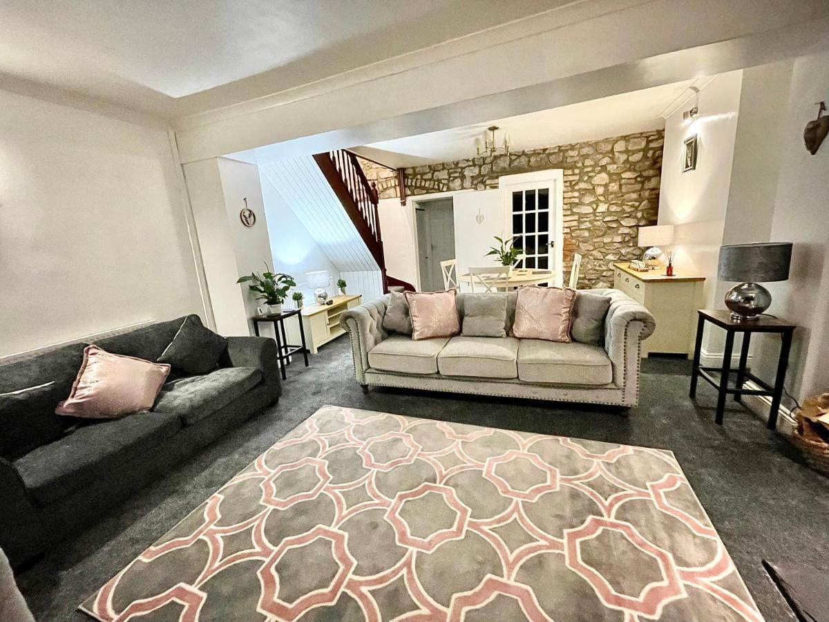Traditional Cosy Pet Friendly Cottage By The Canal With Cymru Holidays Cwmbran Exterior foto