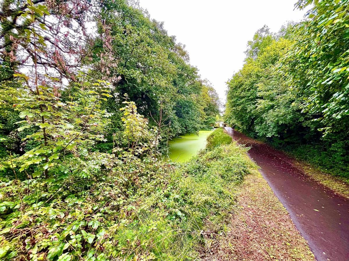 Traditional Cosy Pet Friendly Cottage By The Canal With Cymru Holidays Cwmbran Exterior foto