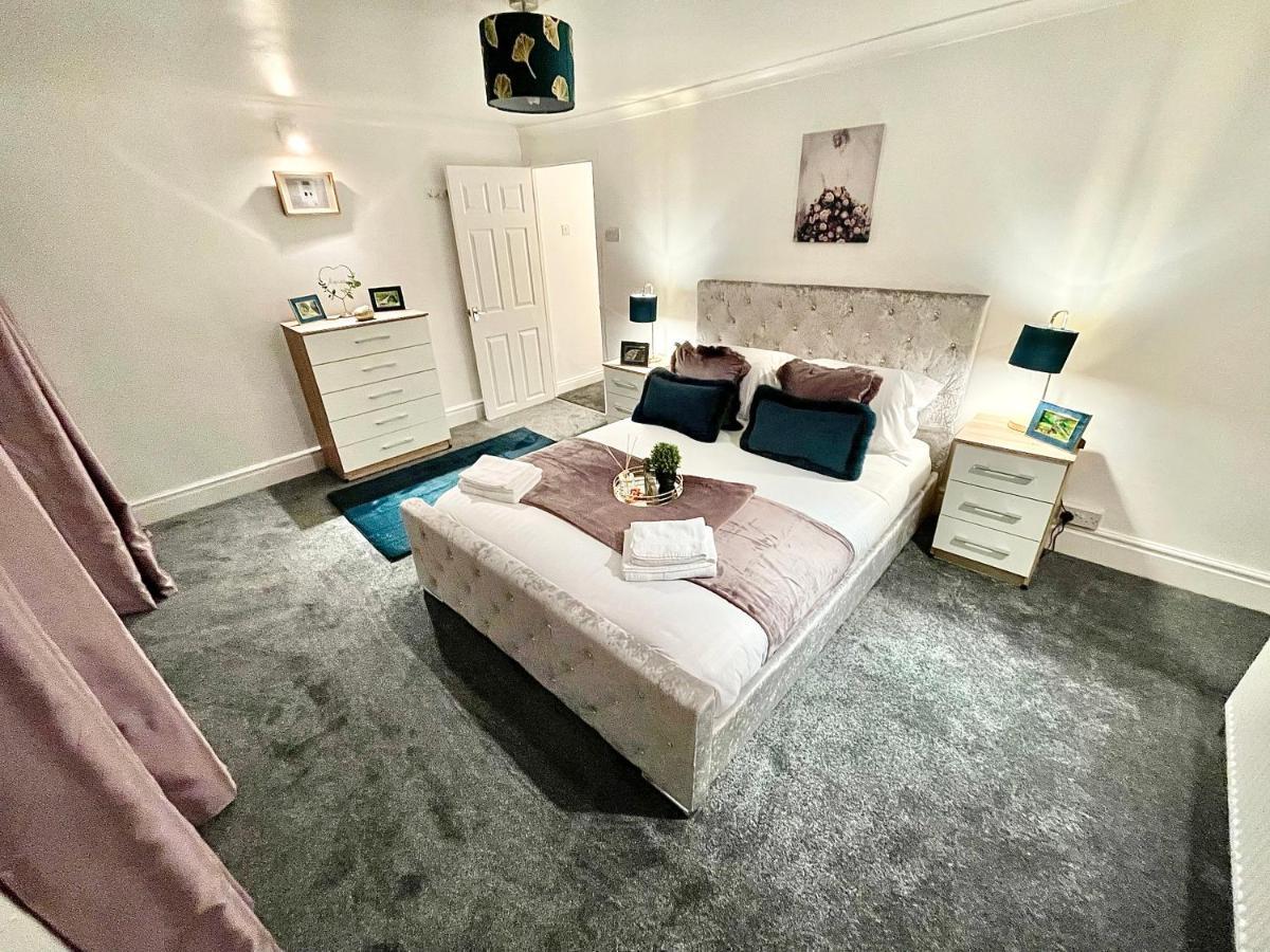 Traditional Cosy Pet Friendly Cottage By The Canal With Cymru Holidays Cwmbran Exterior foto